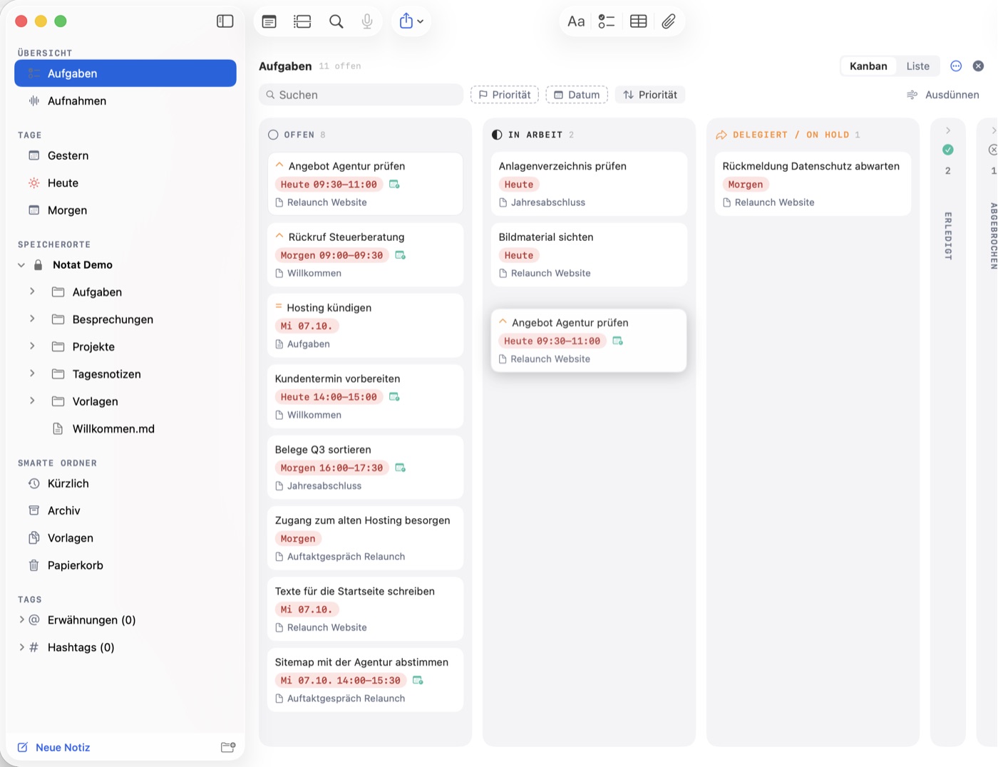 Kanban-Board mit den Spalten „Offen“, „In Arbeit“ und „Delegiert“; eine Karte wird gerade in die Spalte „In Arbeit“ gezogen.